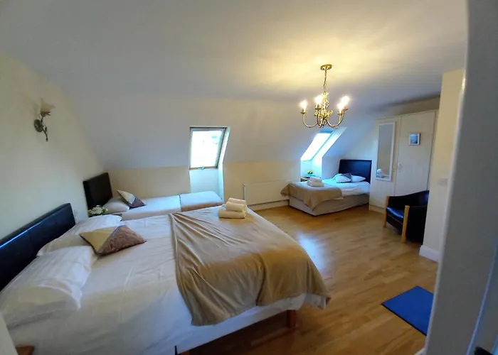 St Ellens Only Konukevi